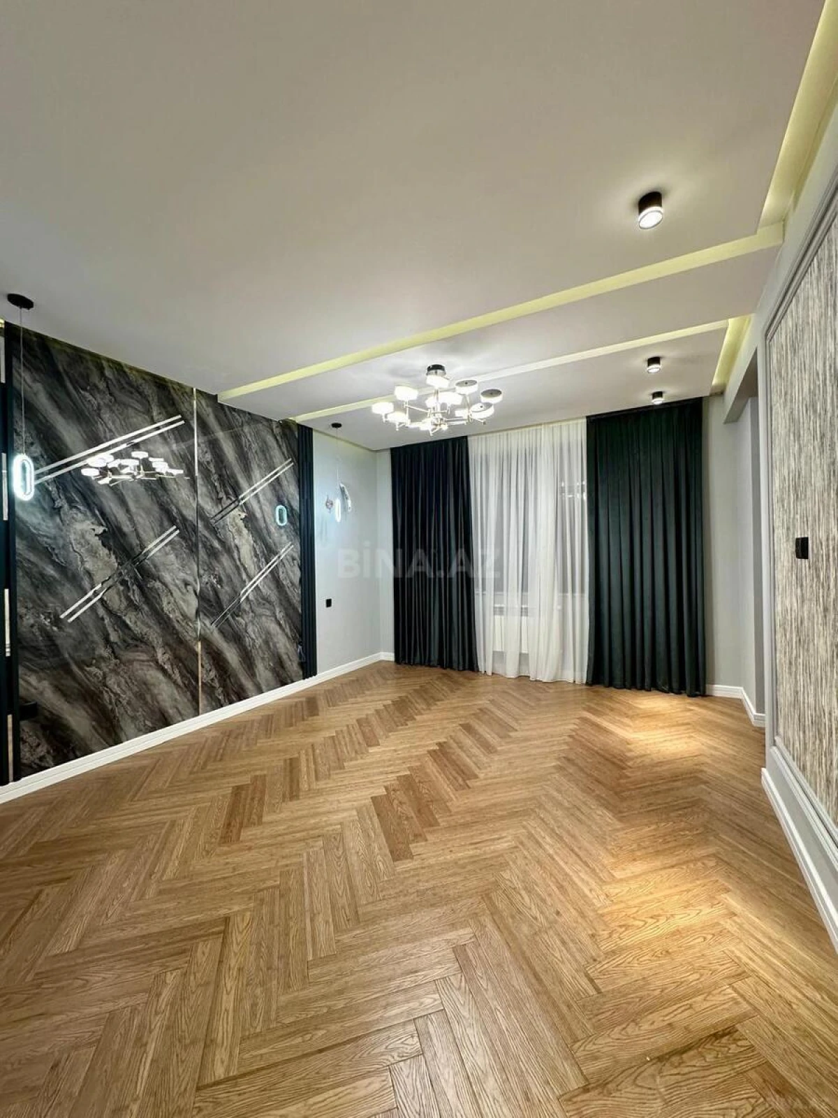 Satılır 3 otaqlı mənzil 150 m²