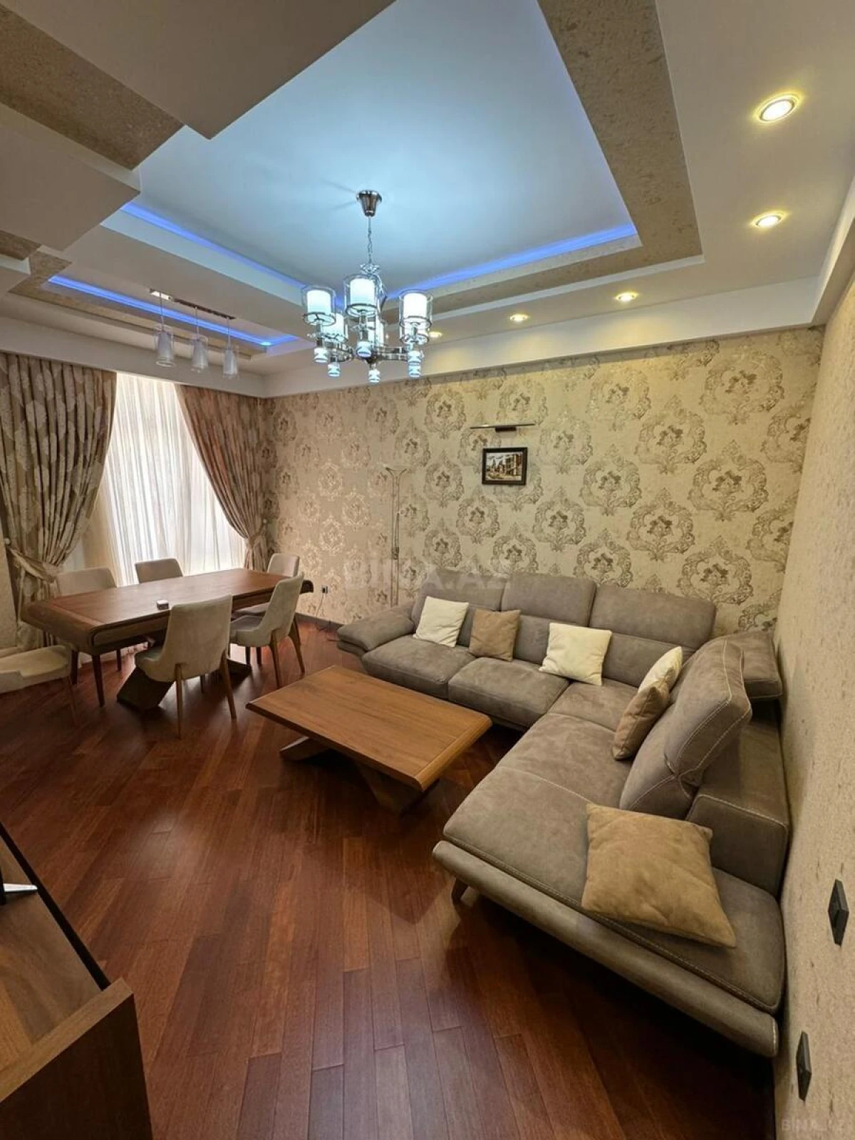 Satılır 2 otaqlı mənzil 83 m²