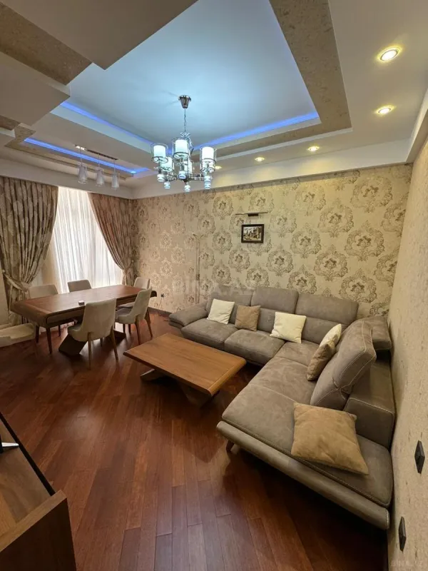 Satılır 2 otaqlı mənzil 83 m²