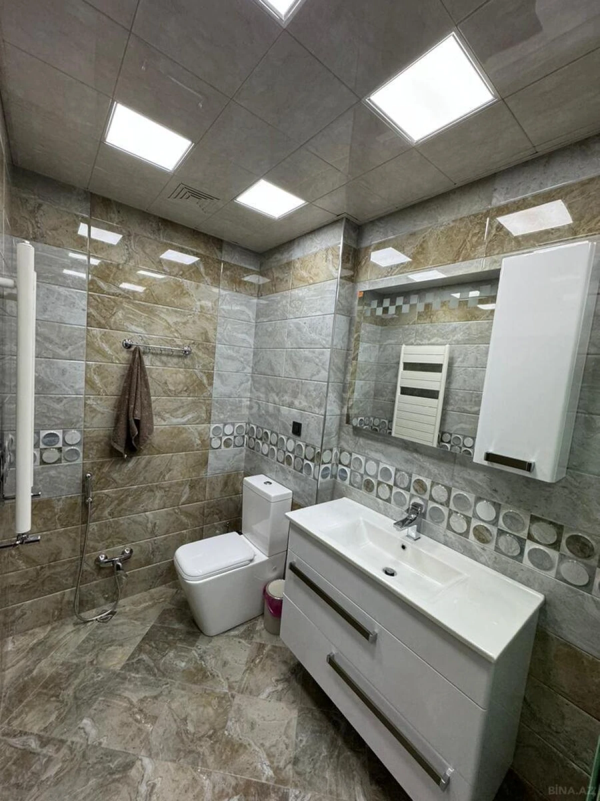 Satılır 2 otaqlı mənzil 83 m²