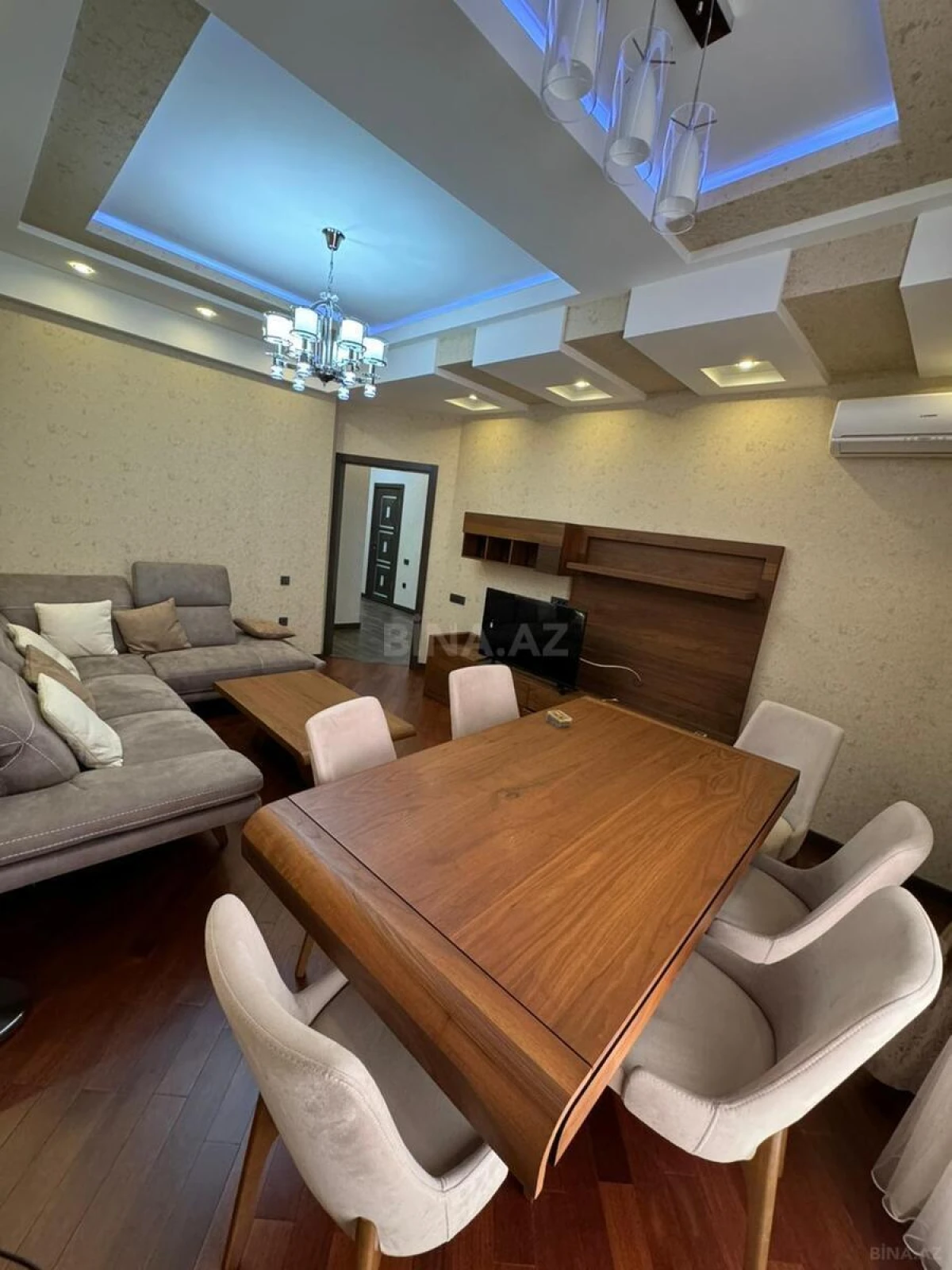 Satılır 2 otaqlı mənzil 83 m²