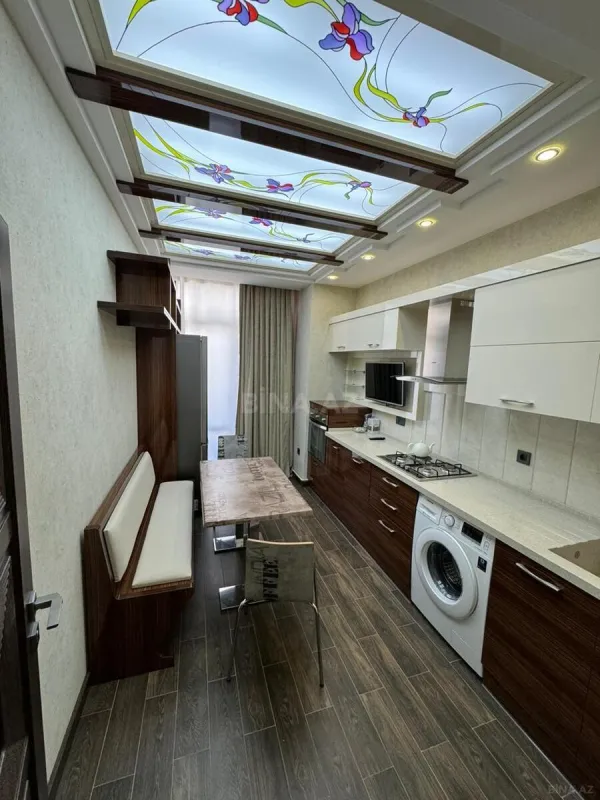 Satılır 2 otaqlı mənzil 83 m²