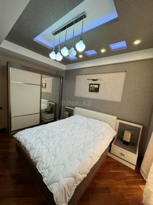 Satılır 2 otaqlı mənzil 83 m²