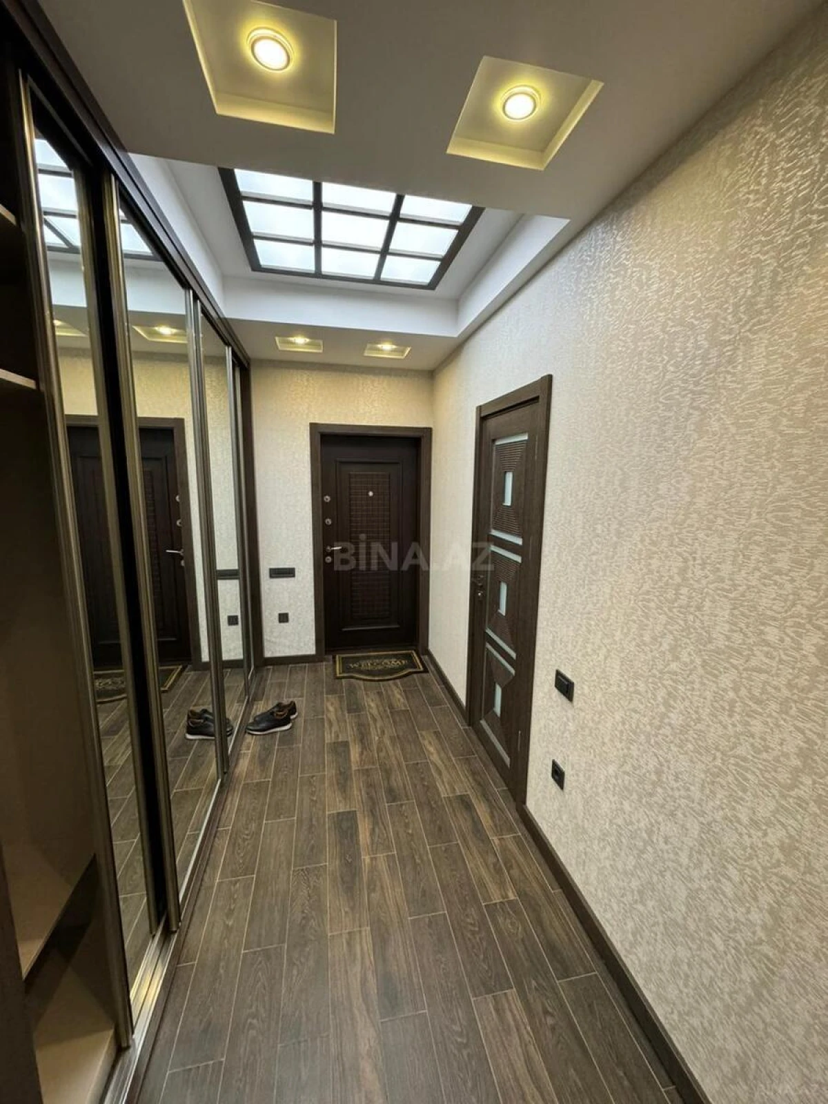 Satılır 2 otaqlı mənzil 83 m²