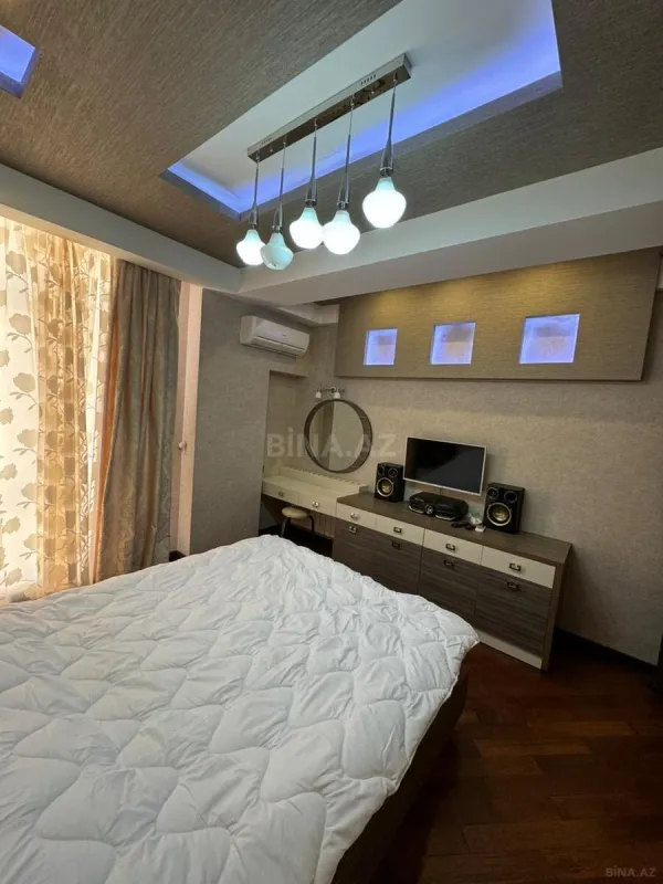 Satılır 2 otaqlı mənzil 83 m²