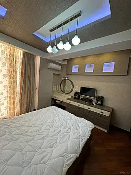 Satılır 2 otaqlı mənzil 83 m²