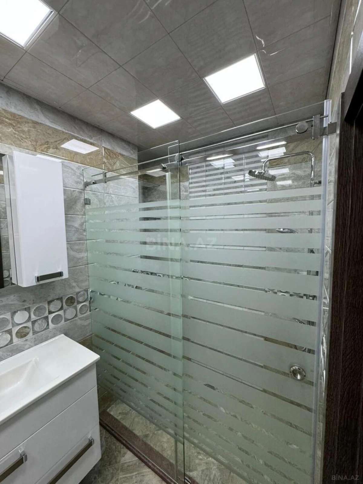 Satılır 2 otaqlı mənzil 83 m²