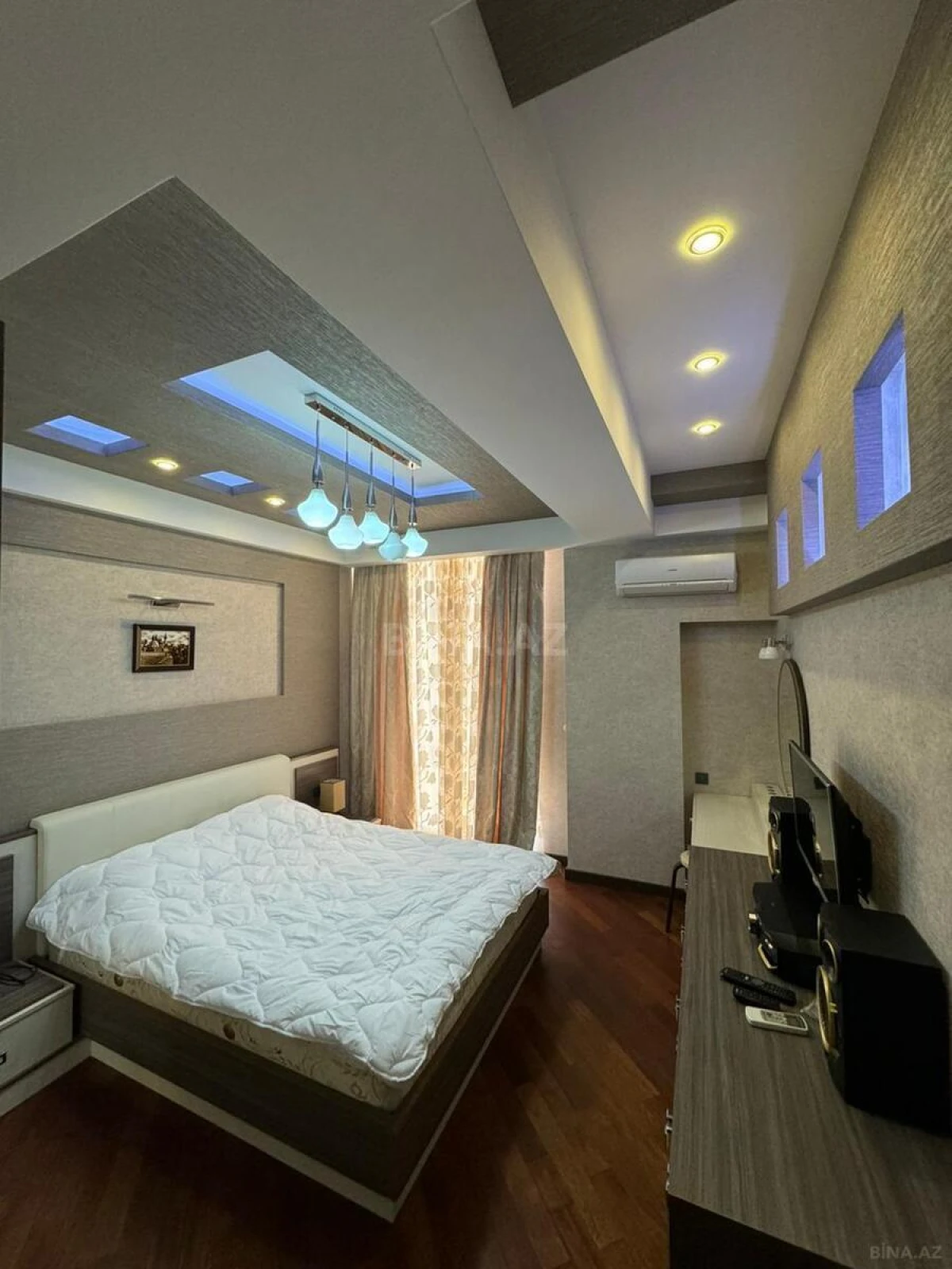 Satılır 2 otaqlı mənzil 83 m²