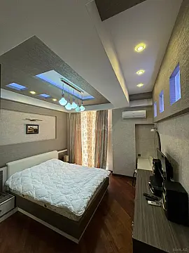 Satılır 2 otaqlı mənzil 83 m²