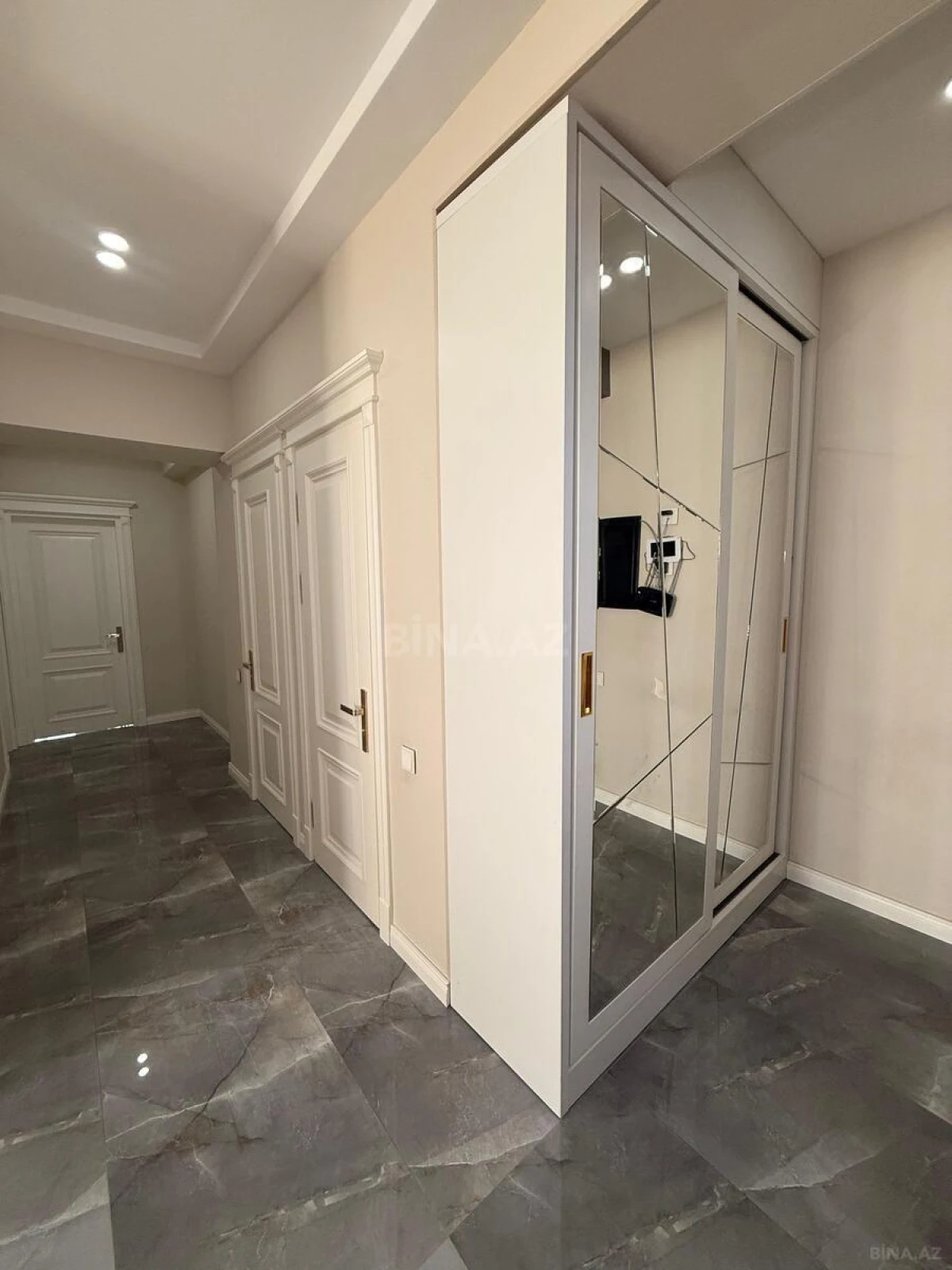 Satılır 3 otaqlı mənzil 95 m²