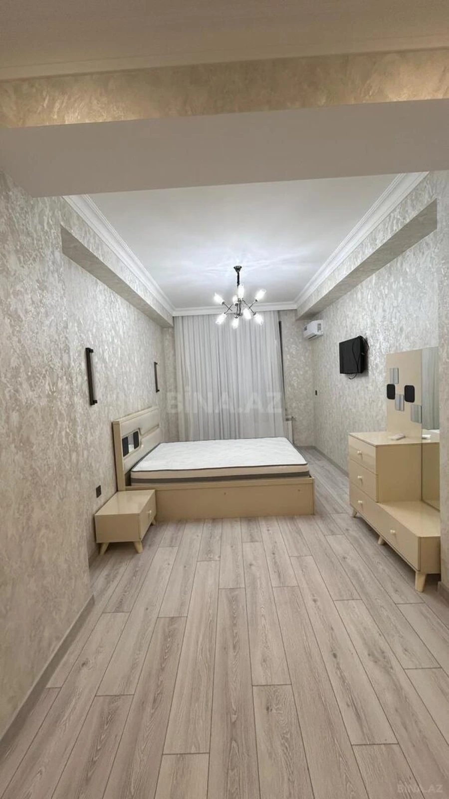 Kirayə verilir 2 otaqlı mənzil 107 m²