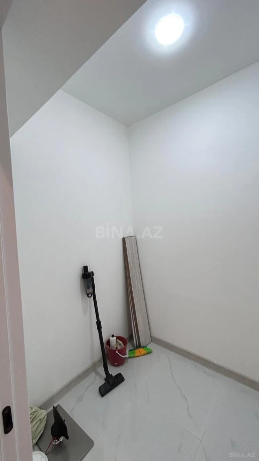 Kirayə verilir 2 otaqlı mənzil 107 m²
