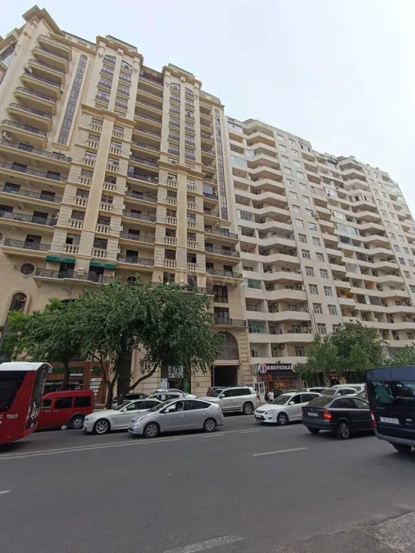 Kirayə verilir 2 otaqlı mənzil 107 m²