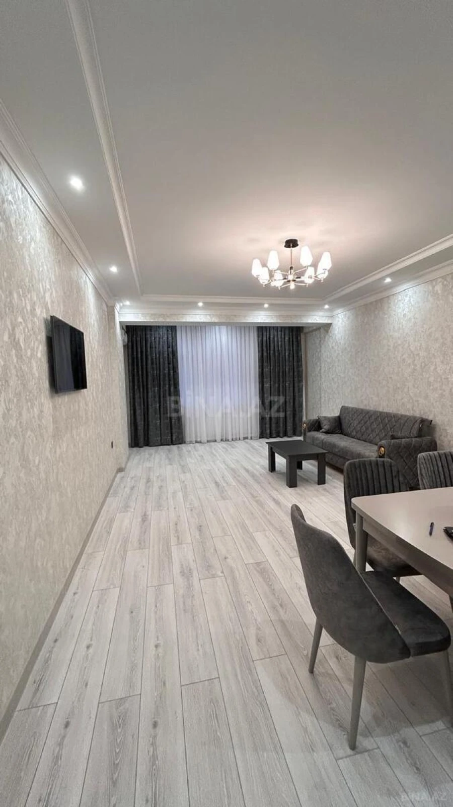 Kirayə verilir 2 otaqlı mənzil 107 m²