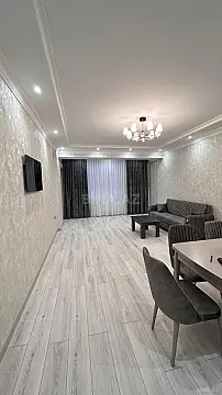 Kirayə verilir 2 otaqlı mənzil 107 m²