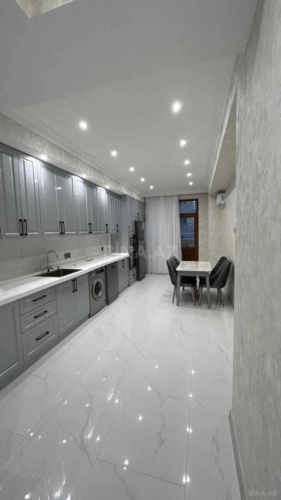 Kirayə verilir 2 otaqlı mənzil 107 m²