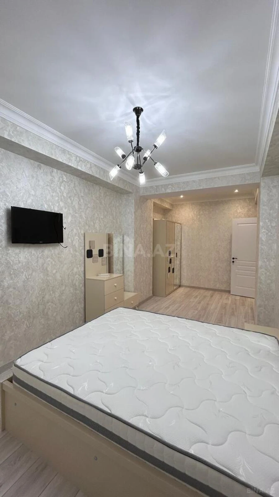 Kirayə verilir 2 otaqlı mənzil 107 m²