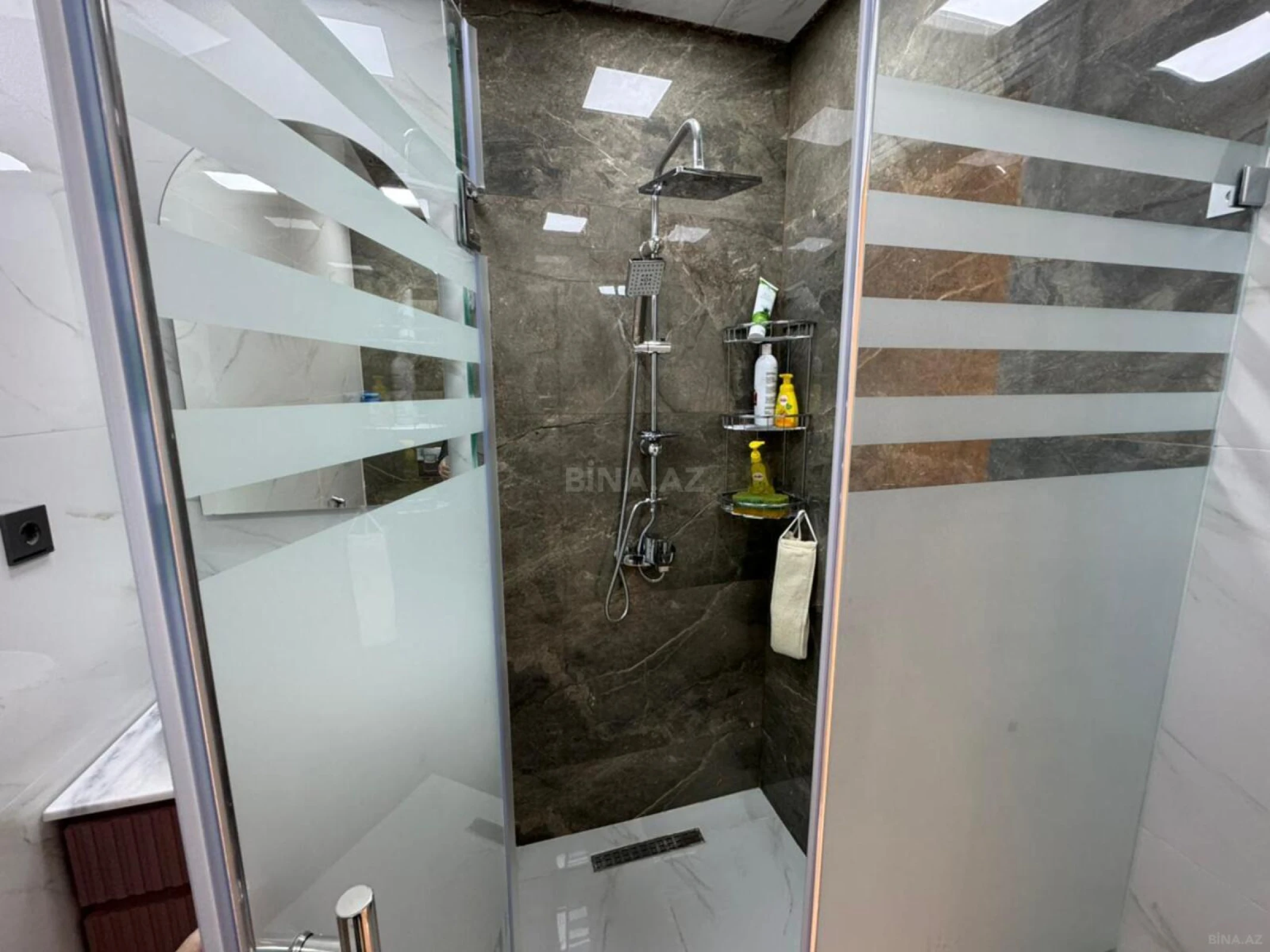 Satılır 4 otaqlı mənzil 200 m²