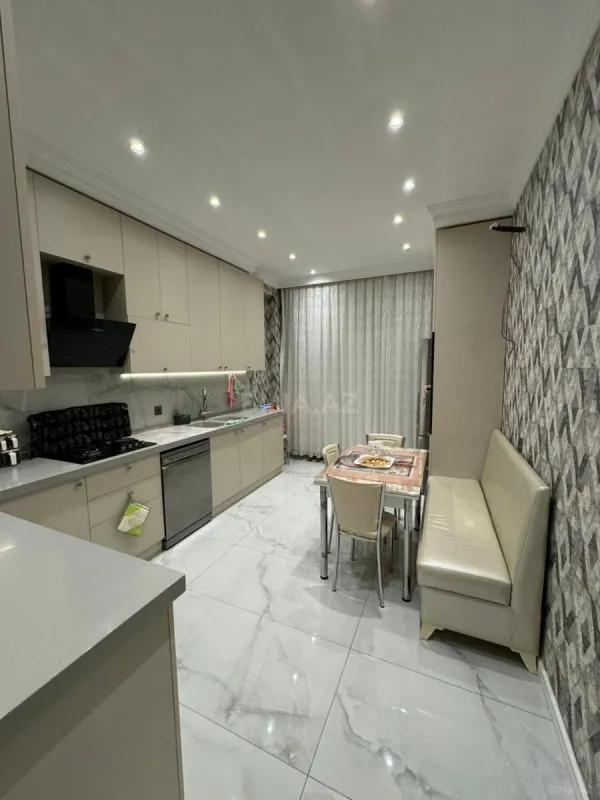 Satılır 4 otaqlı mənzil 200 m²