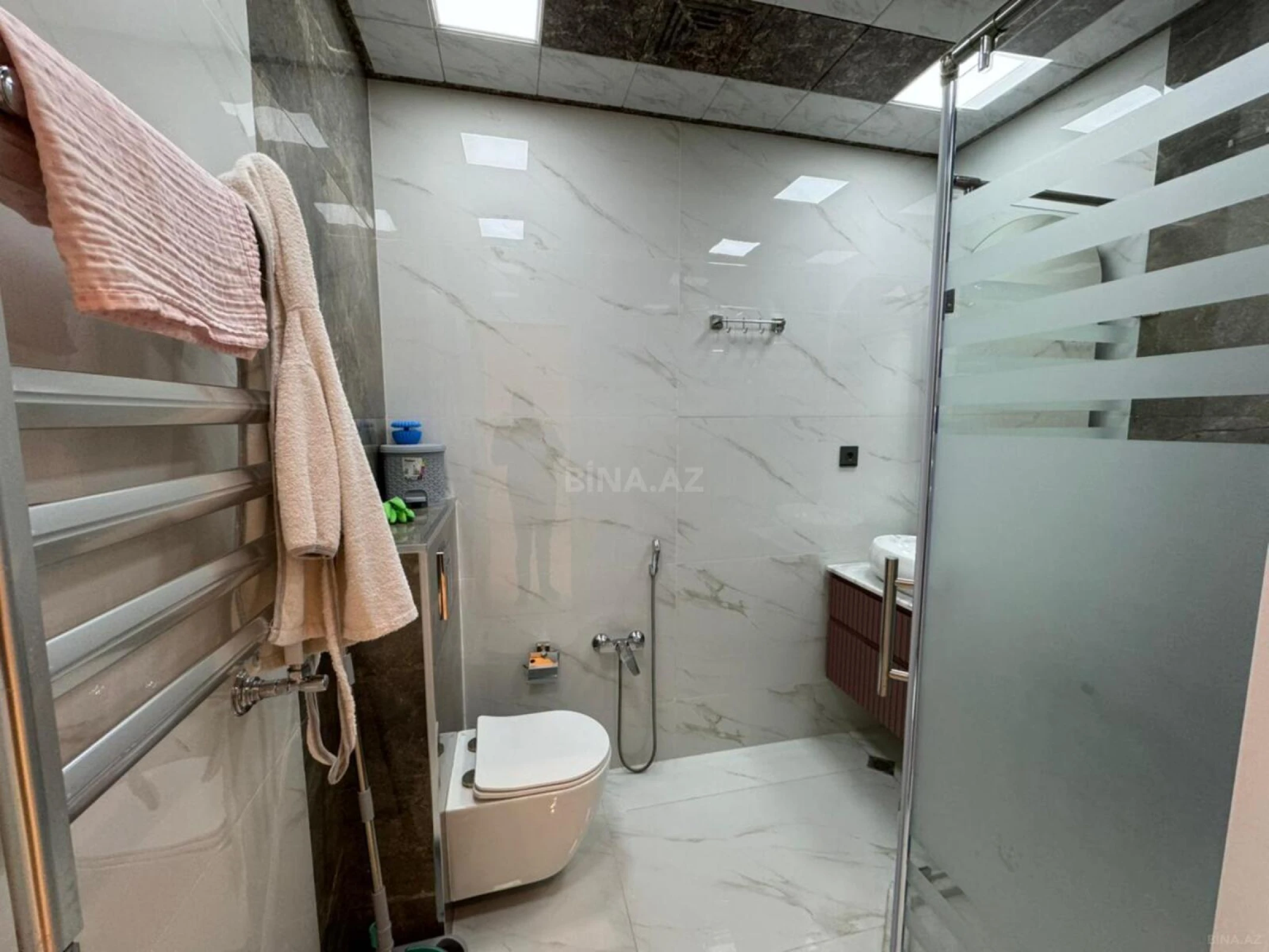 Satılır 4 otaqlı mənzil 200 m²