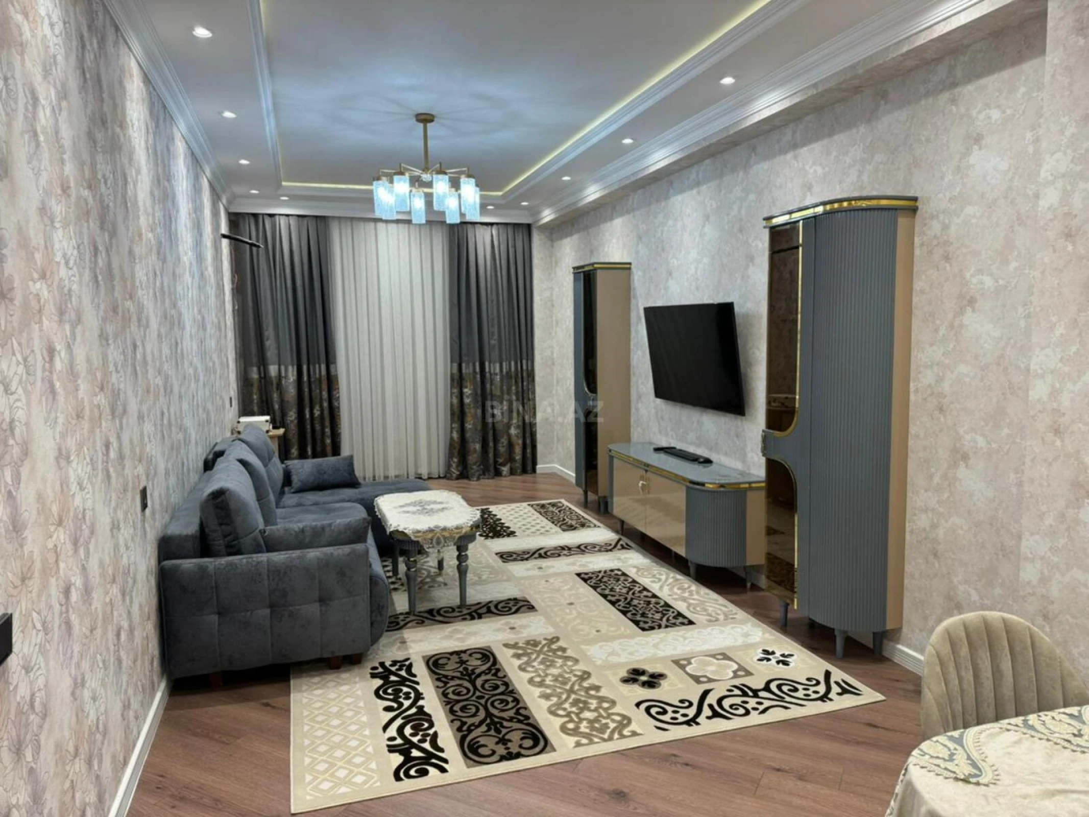 Satılır 4 otaqlı mənzil 200 m²