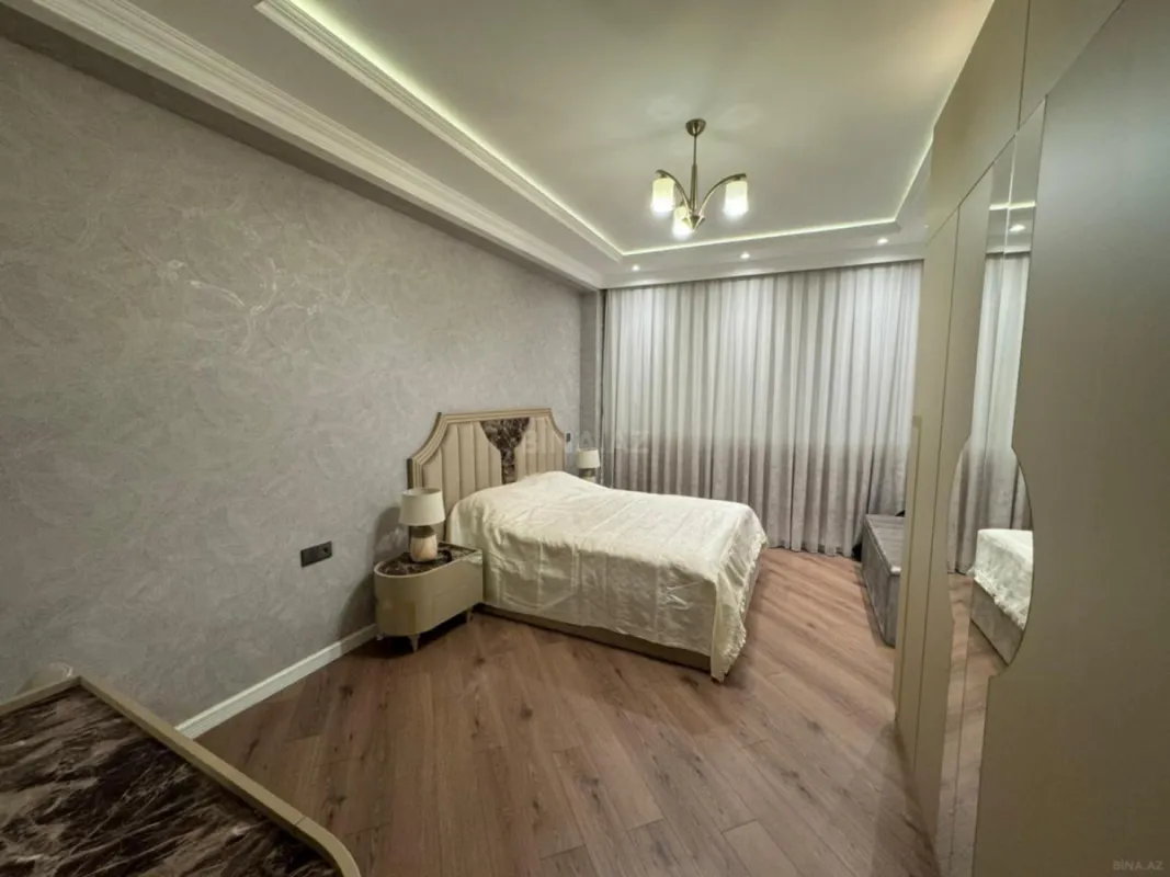Satılır 4 otaqlı mənzil 200 m²