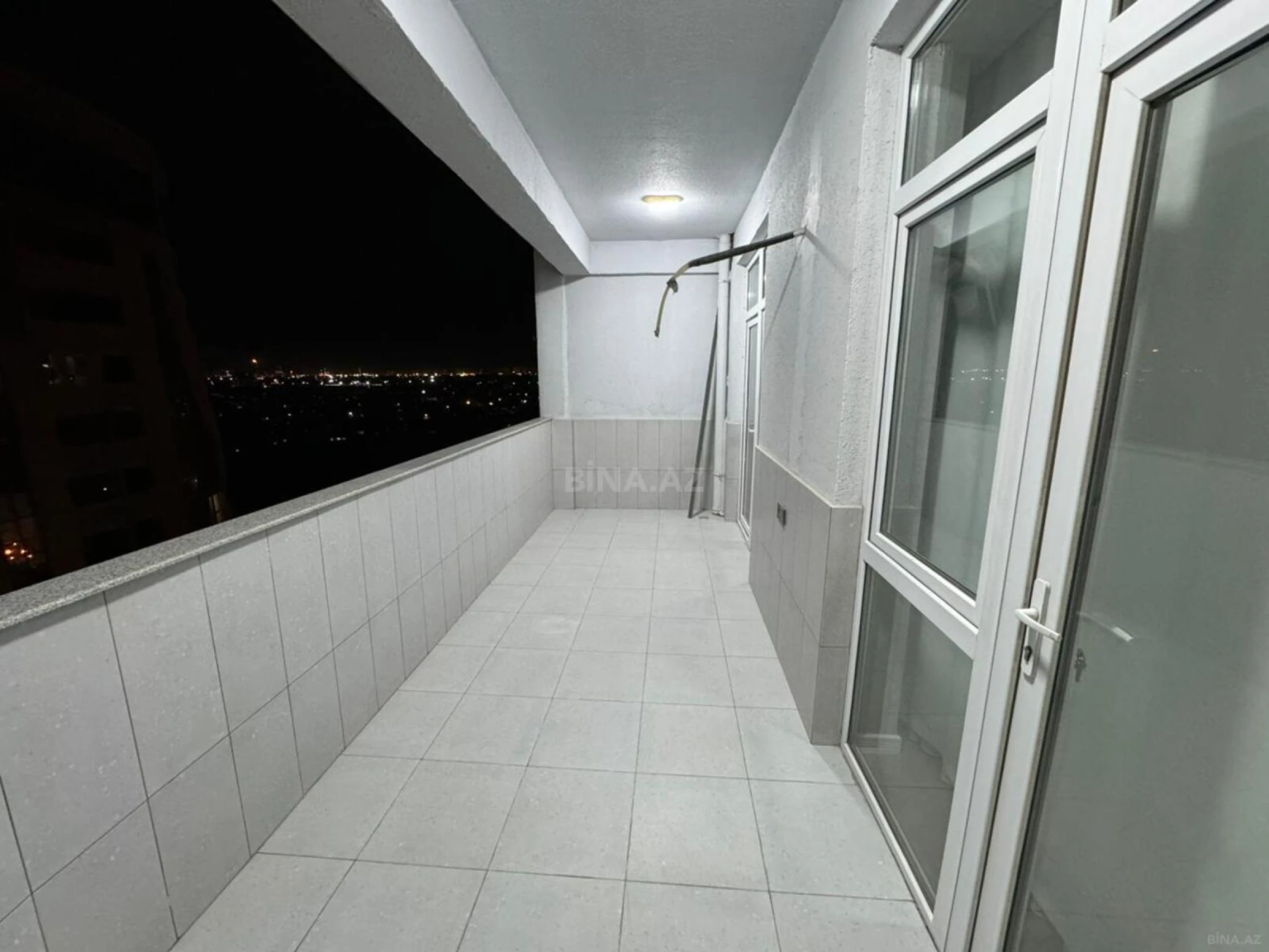 Satılır 4 otaqlı mənzil 200 m²