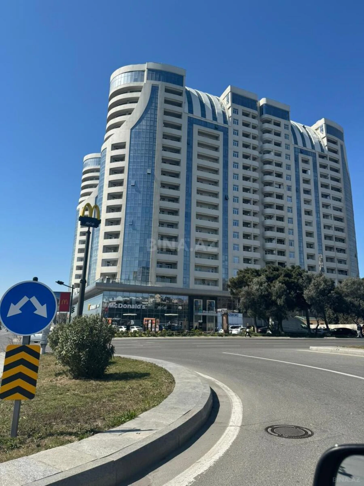 Satılır 4 otaqlı mənzil 200 m²