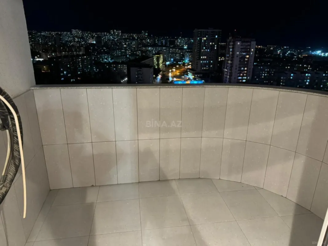 Satılır 4 otaqlı mənzil 200 m²