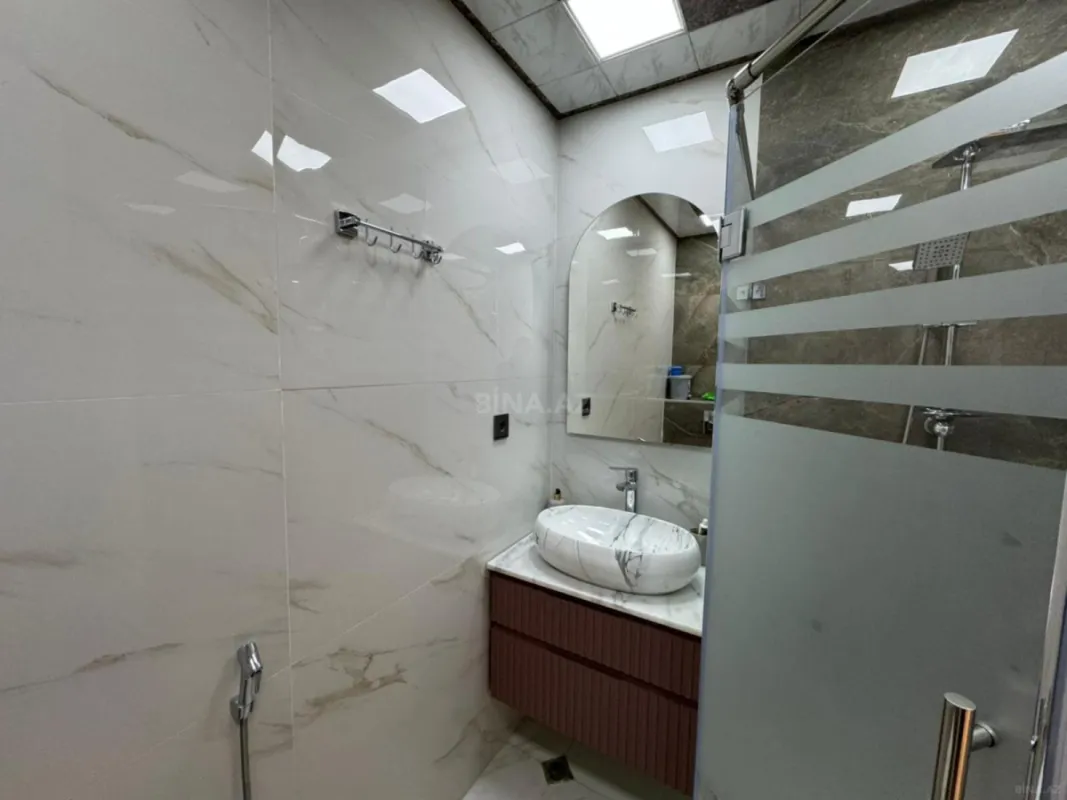 Satılır 4 otaqlı mənzil 200 m²