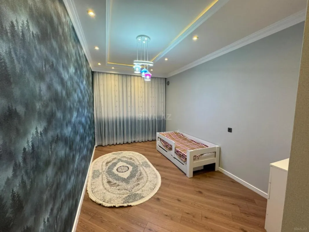 Satılır 4 otaqlı mənzil 200 m²
