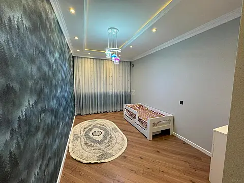 Satılır 4 otaqlı mənzil 200 m²
