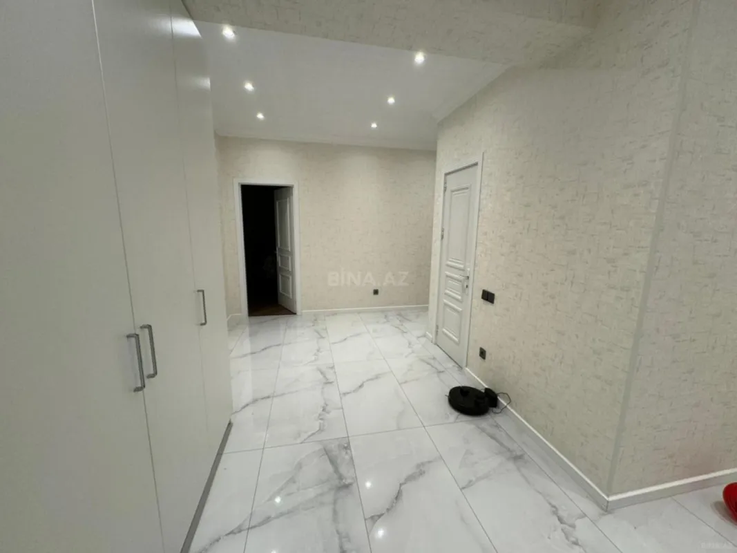Satılır 4 otaqlı mənzil 200 m²