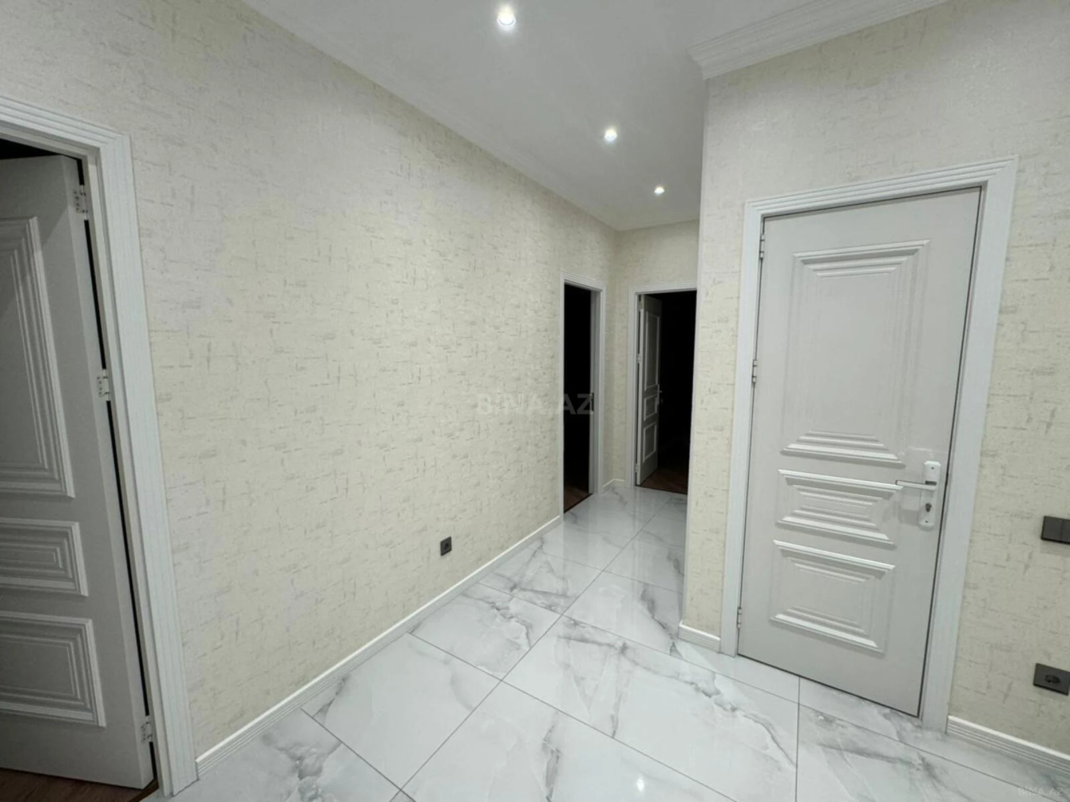 Satılır 4 otaqlı mənzil 200 m²