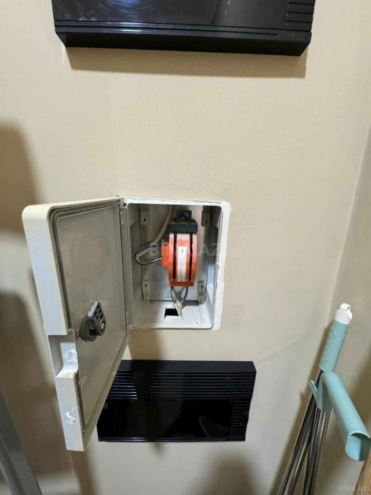 Satılır 4 otaqlı mənzil 200 m²