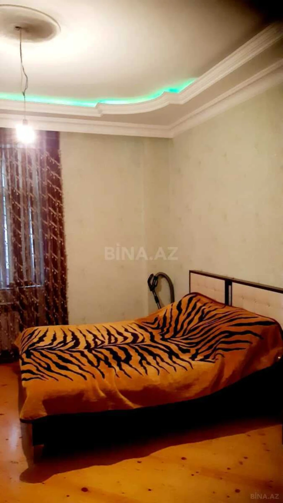 Satılır 3 otaqlı mənzil 105 m²