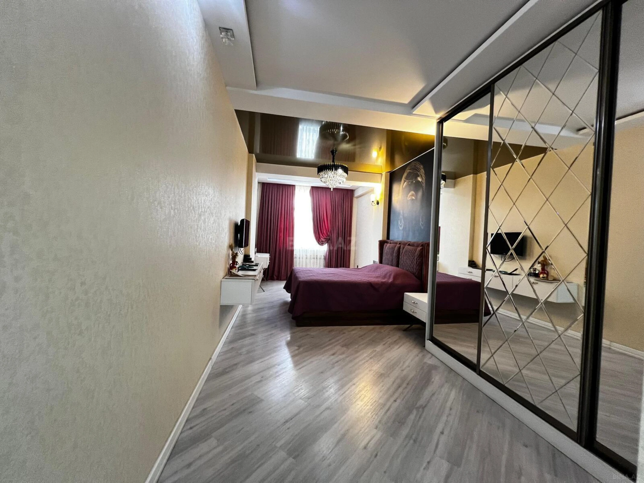 Satılır 4 otaqlı mənzil 200 m²