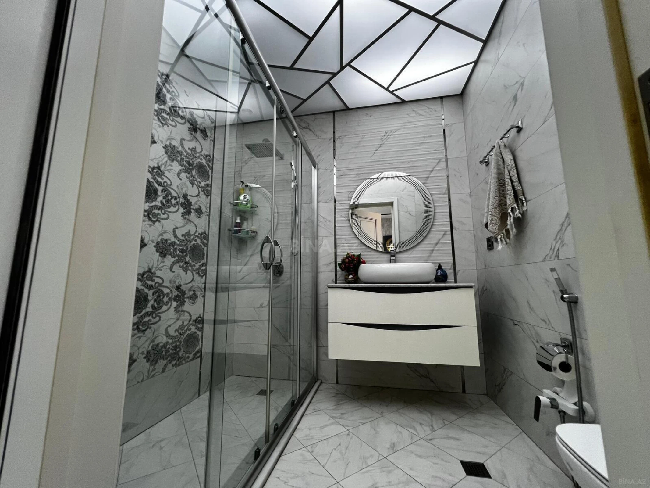 Satılır 4 otaqlı mənzil 200 m²