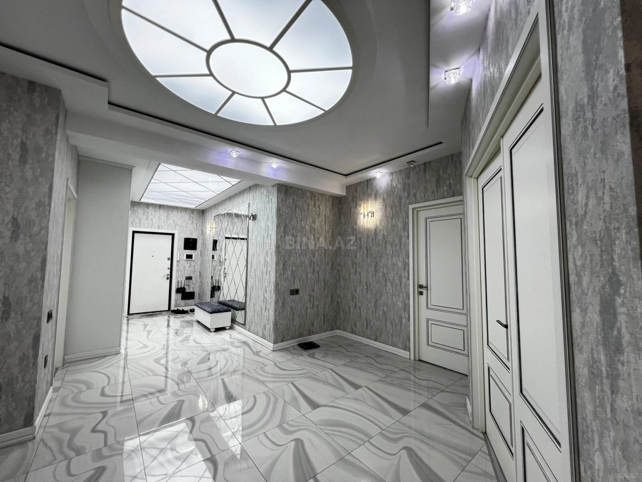 Satılır 4 otaqlı mənzil 200 m²