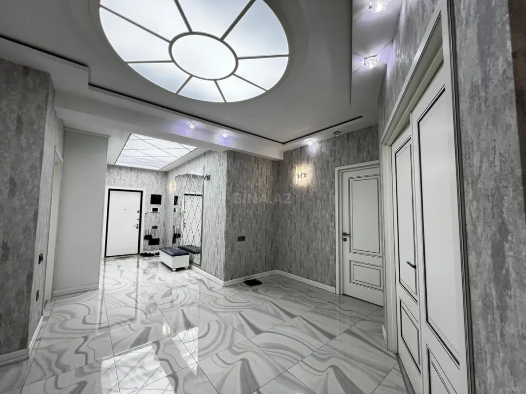 Satılır 4 otaqlı mənzil 200 m²