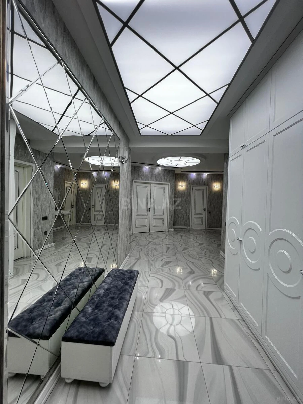 Satılır 4 otaqlı mənzil 200 m²