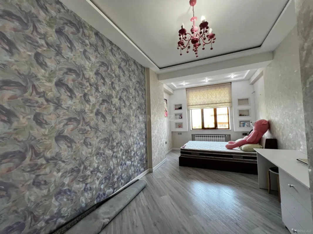 Satılır 4 otaqlı mənzil 200 m²