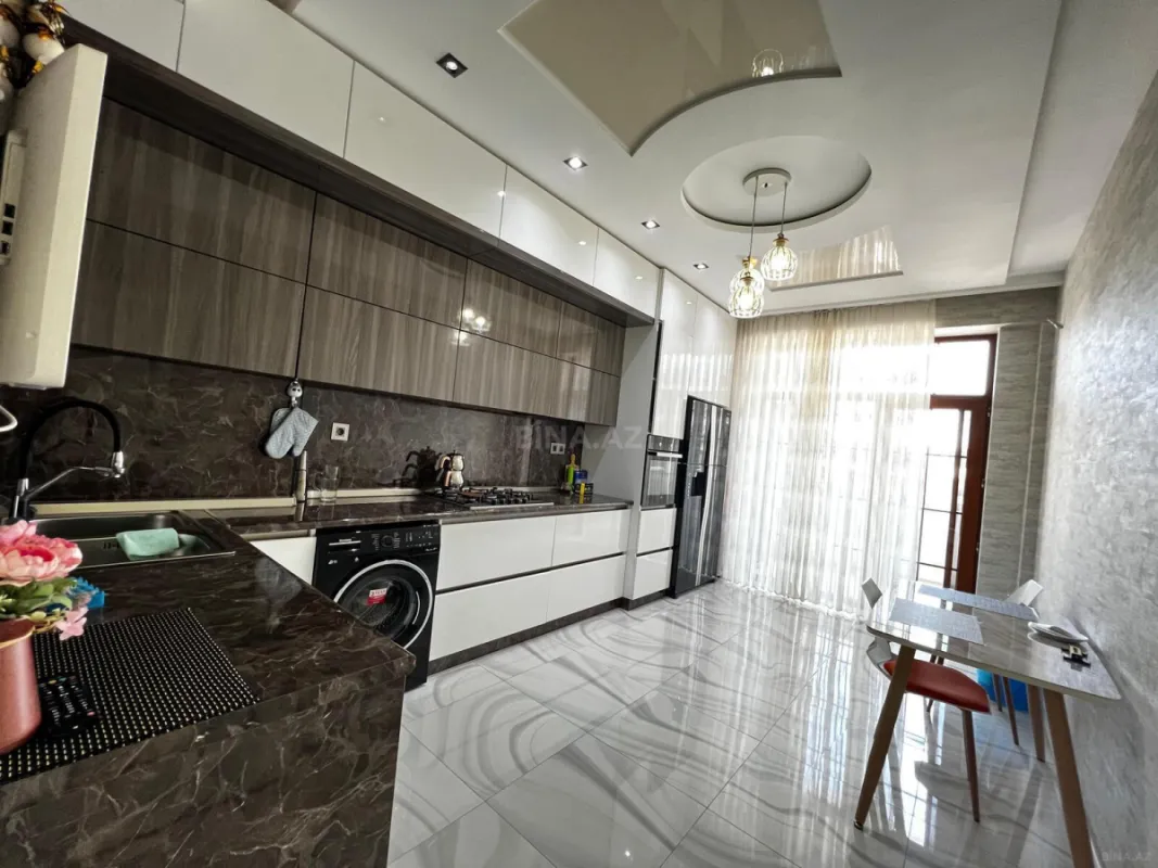 Satılır 4 otaqlı mənzil 200 m²