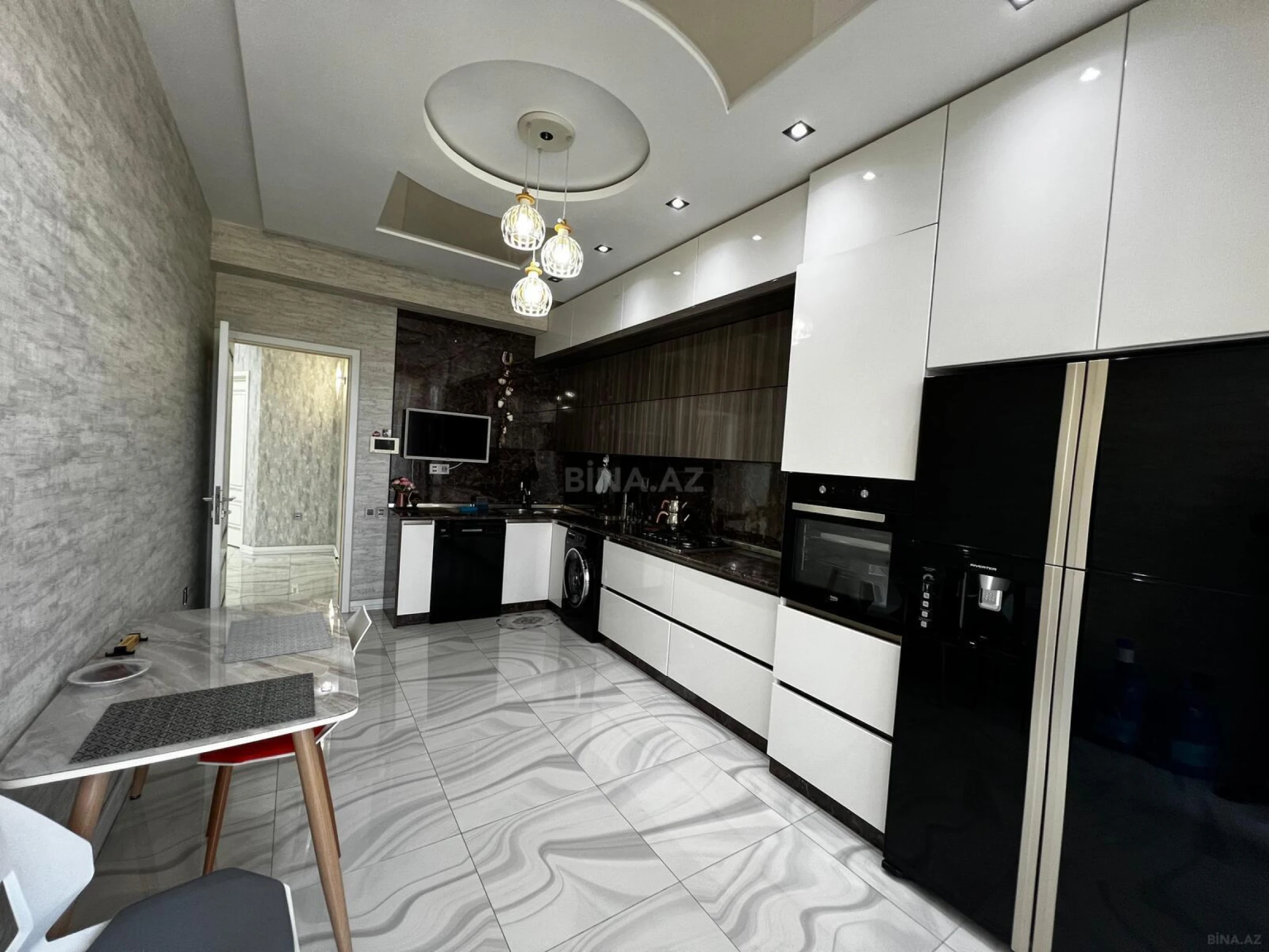 Satılır 4 otaqlı mənzil 200 m²