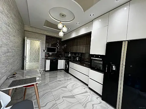 Satılır 4 otaqlı mənzil 200 m²