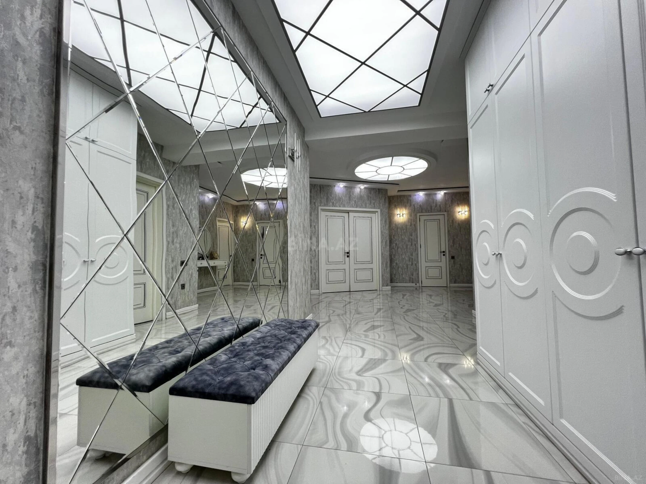 Satılır 4 otaqlı mənzil 200 m²