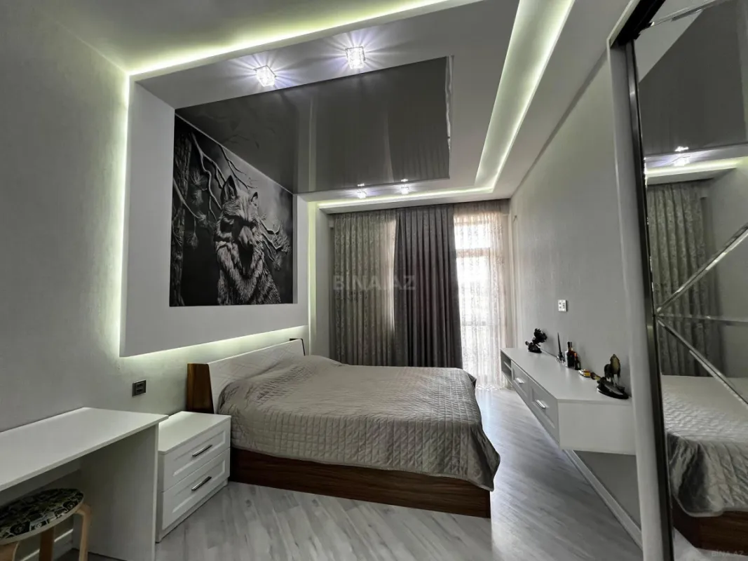 Satılır 4 otaqlı mənzil 200 m²