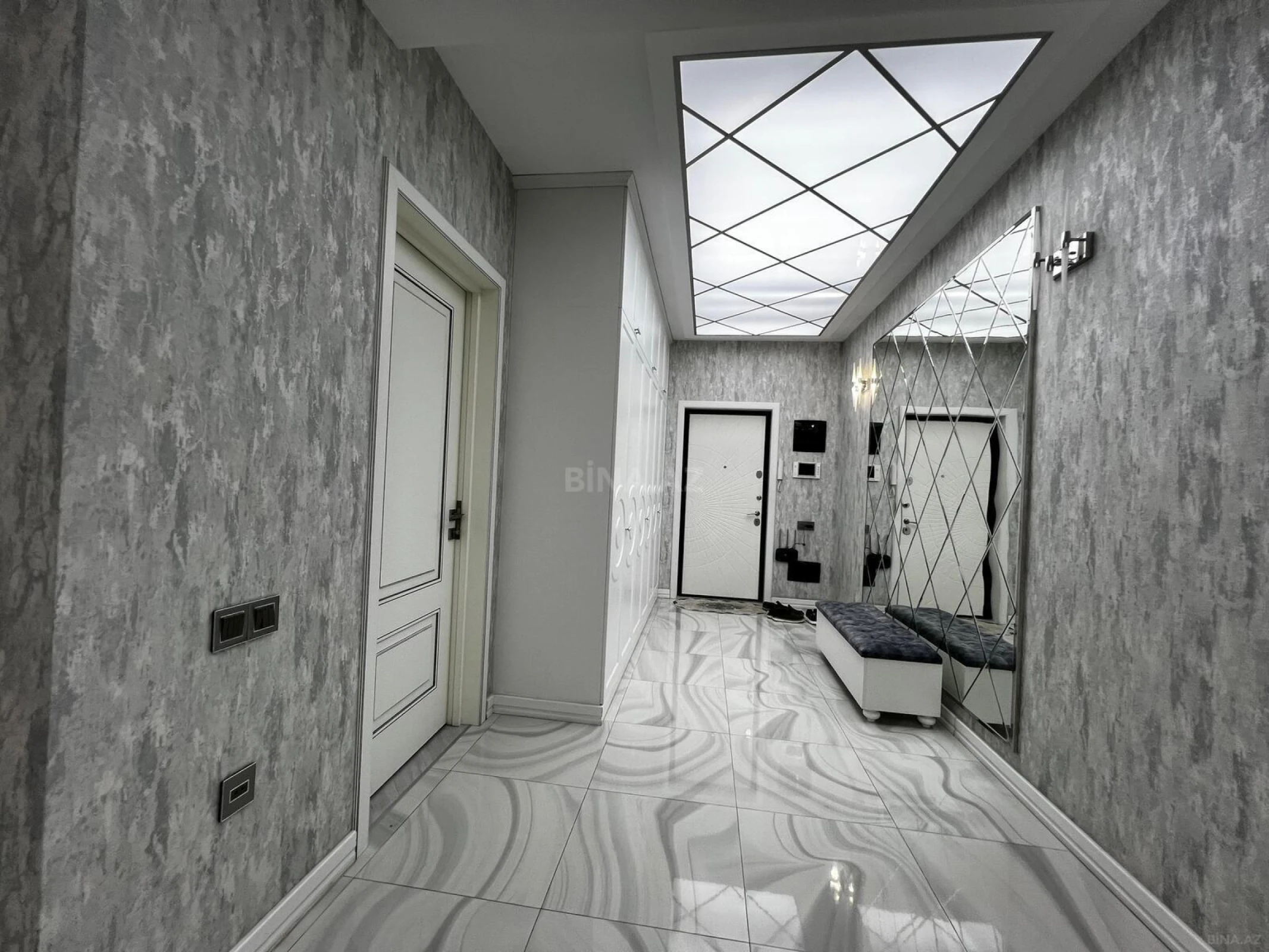 Satılır 4 otaqlı mənzil 200 m²