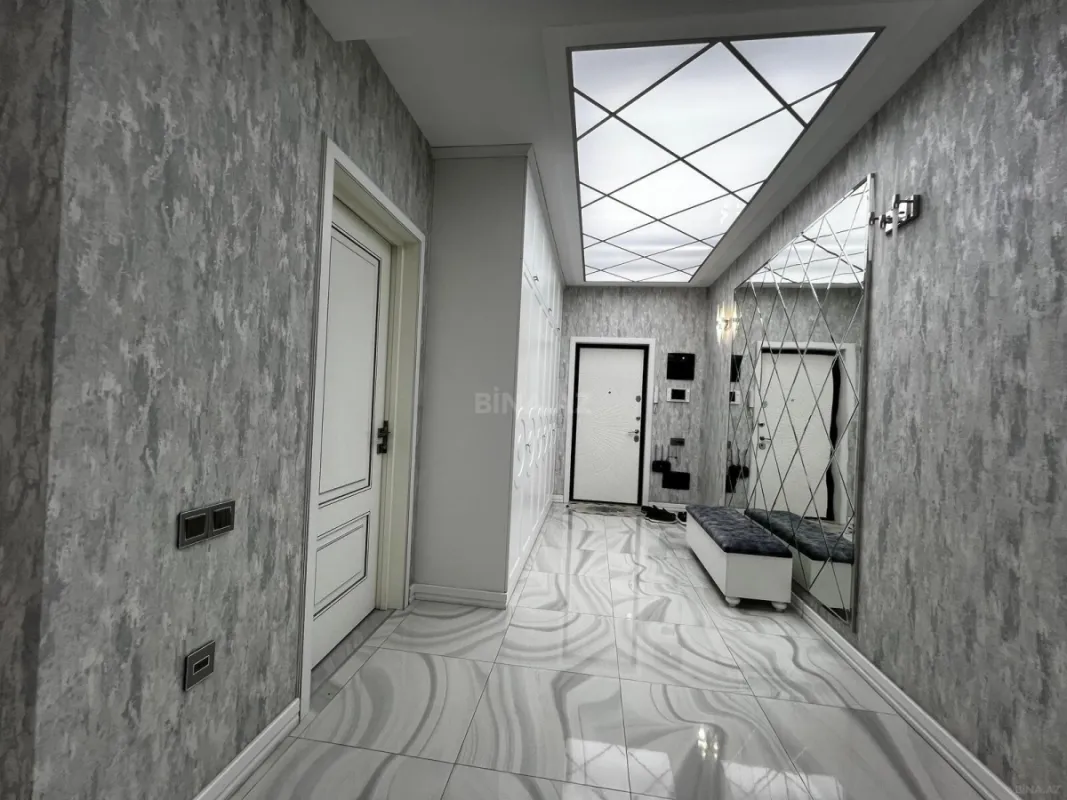 Satılır 4 otaqlı mənzil 200 m²