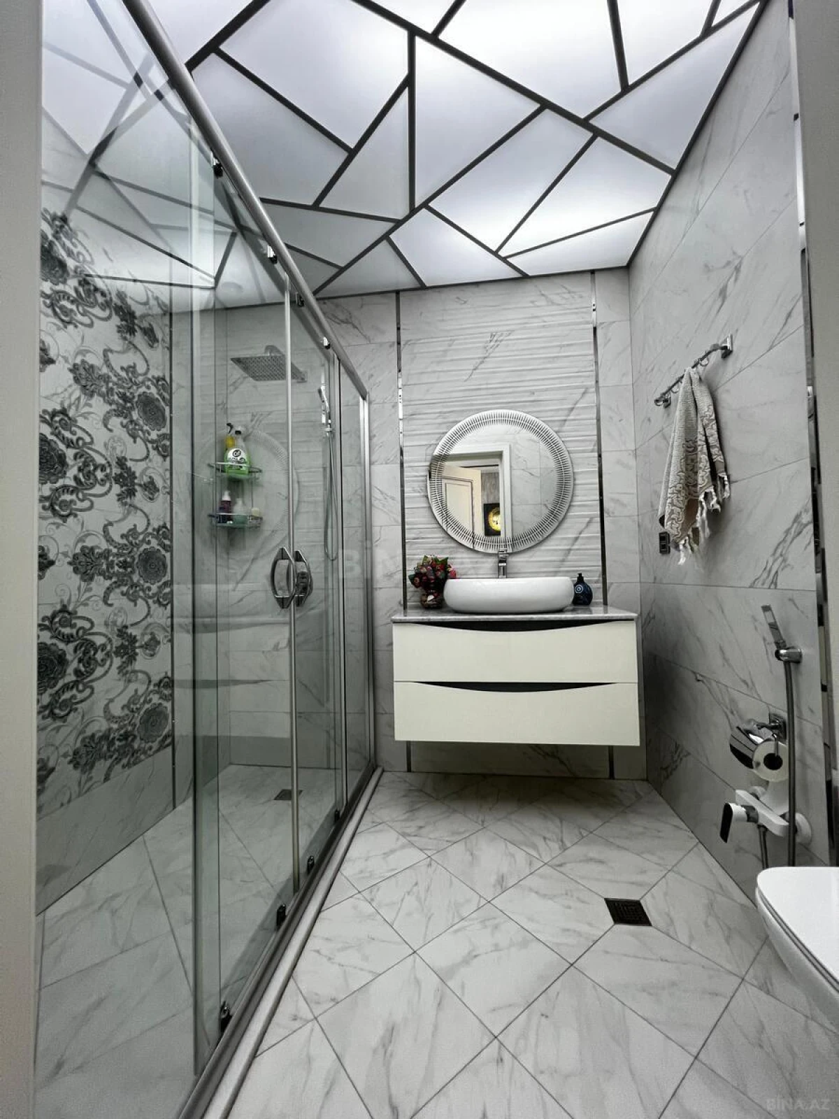 Satılır 4 otaqlı mənzil 200 m²